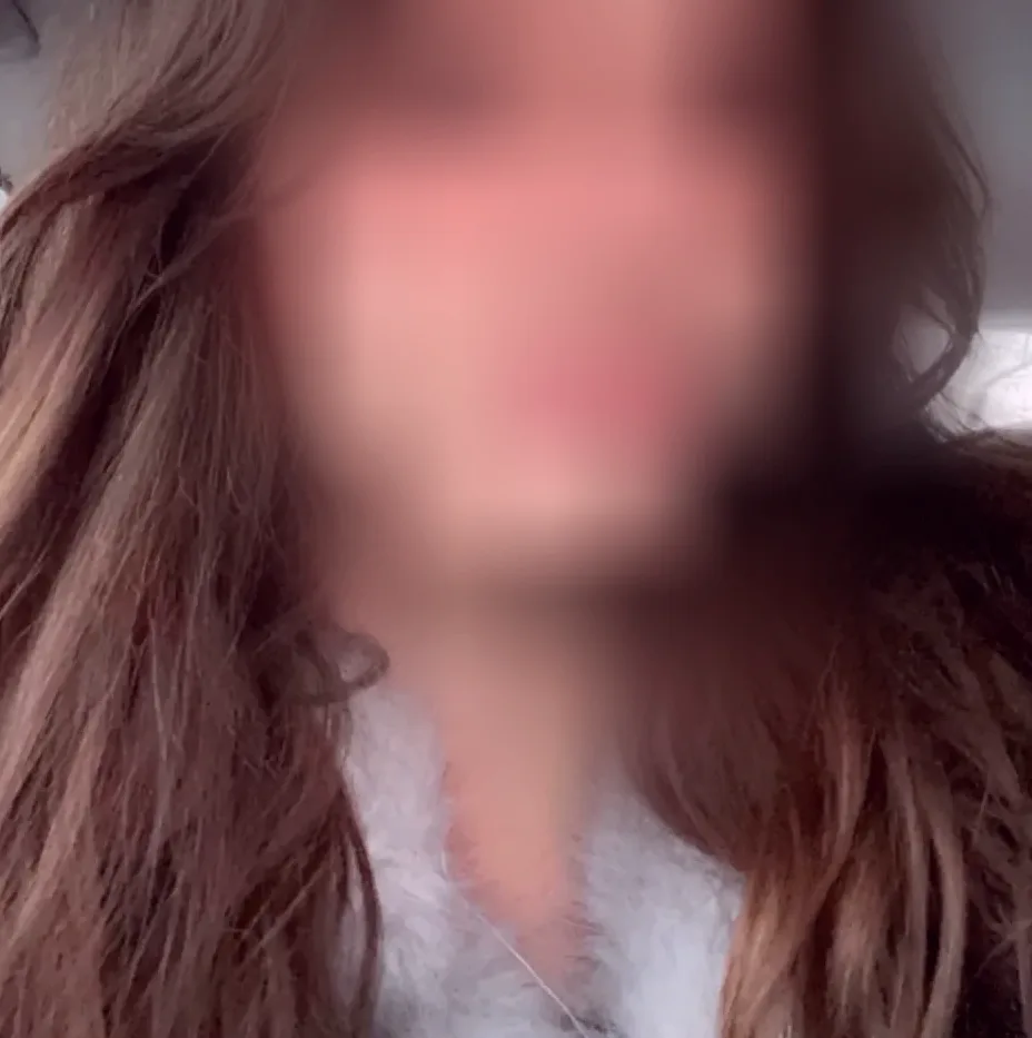 Hajar, 23