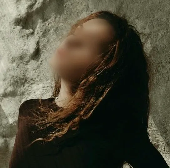 Julie, 21