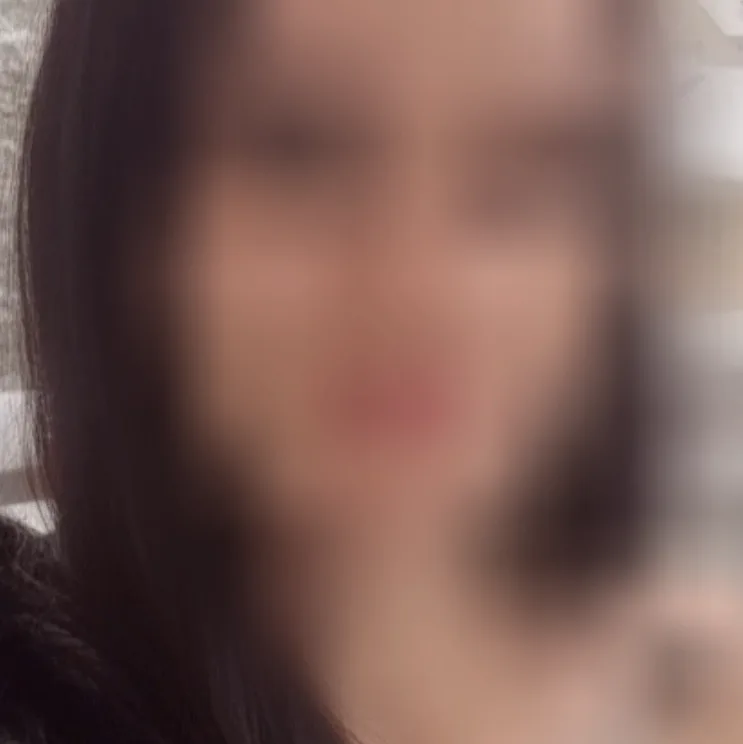 Laura, 23