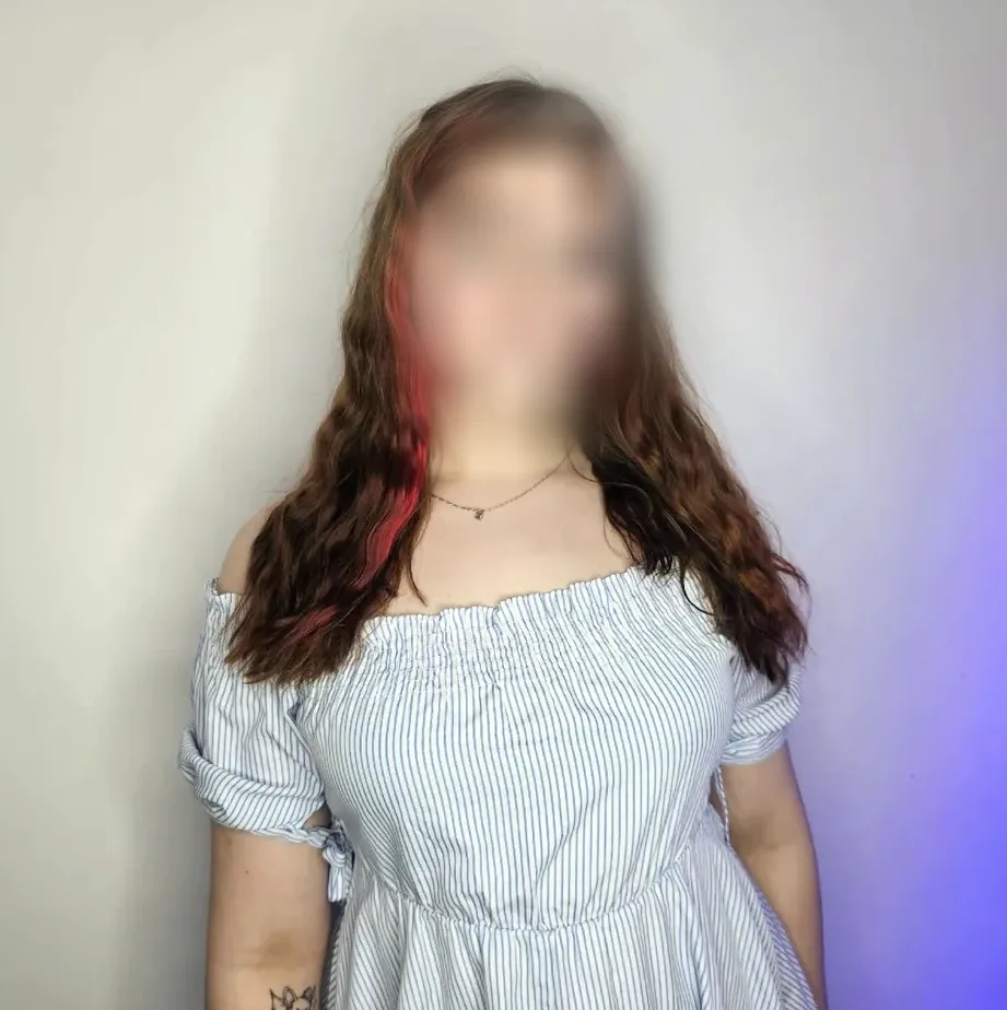 Lauren, 21